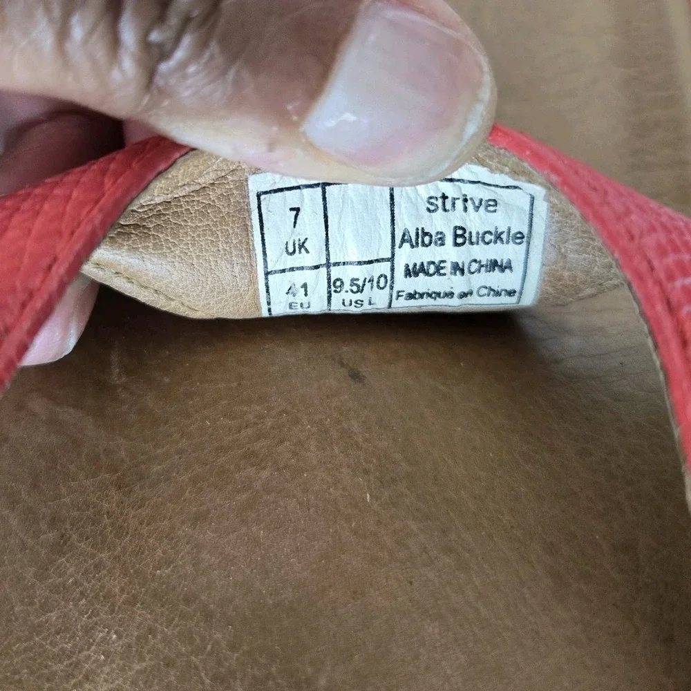 Strive Alba Buckle Sandals Red‎ Leather Thong Flip Flop Womens 9.5 10 Vacation
